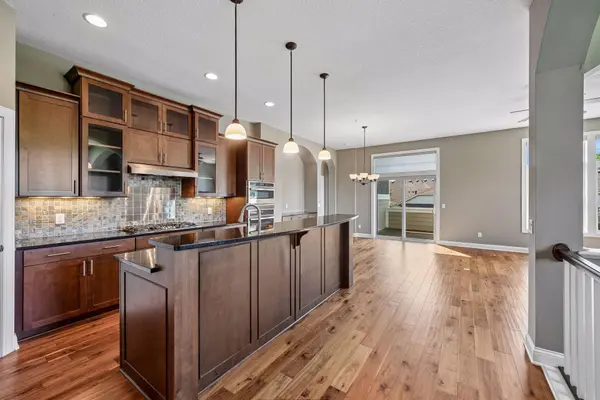 8728 Lake Riley DR, Chanhassen, MN 55317