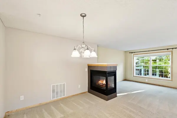 899 Ledgestone DR, Mahtomedi, MN 55115