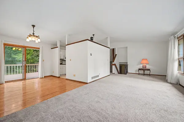 1880 Richal DR, Woodbury, MN 55125