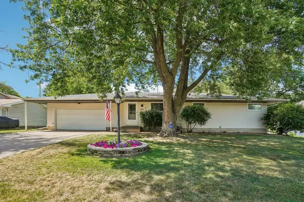 681 Terrace DR, Roseville, MN 55113