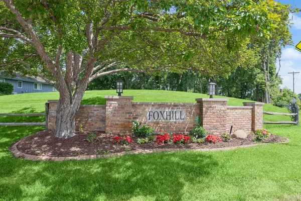 1155 Heritage LN, Wayzata, MN 55391