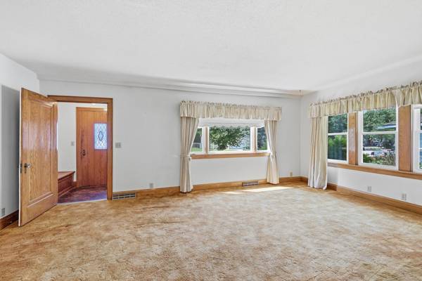 503 N Elm ST, Belle Plaine, MN 56011
