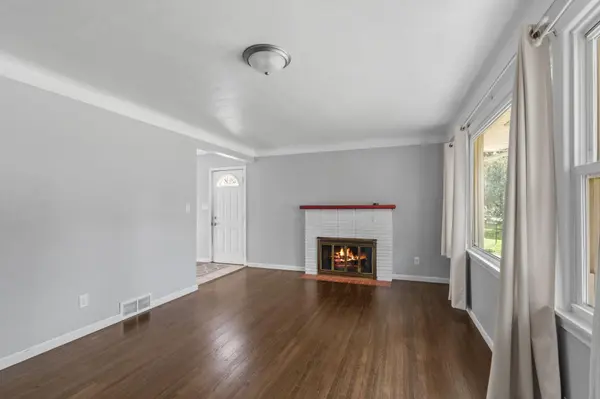 2168 Hawthorne AVE E, Saint Paul, MN 55119