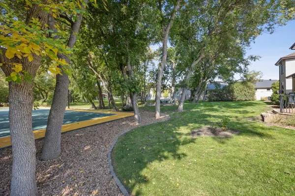 2010 5th ST E, West Fargo, ND 58078