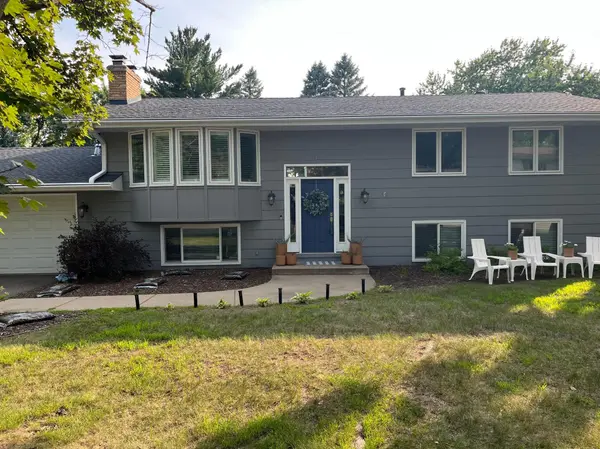 6812 Paiute DR,  Edina,  MN 55439