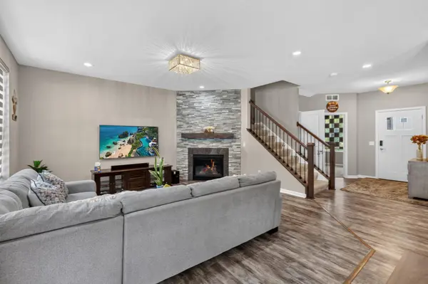 524 Aidan CV, Eagan, MN 55123