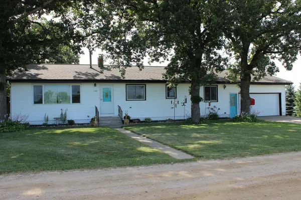 17960 Aaron HTS NW, Evansville, MN 56326