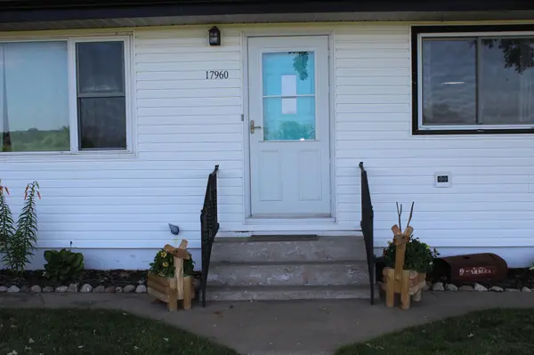 17960 Aaron HTS NW, Evansville, MN 56326