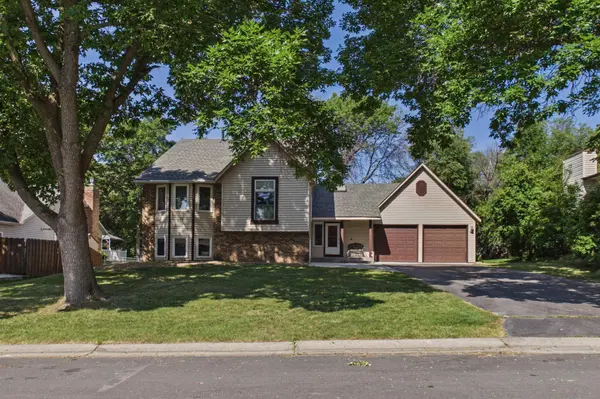 9137 Polaris LN N, Maple Grove, MN 55369