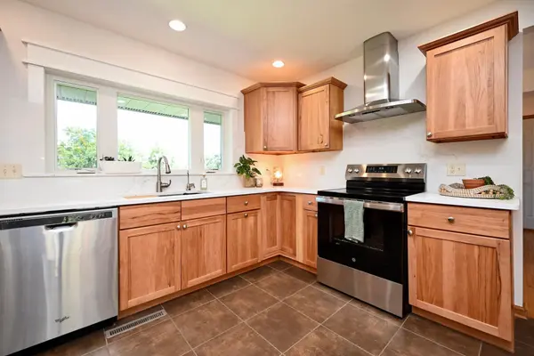 1260 Wincrest DR, Winona, MN 55987