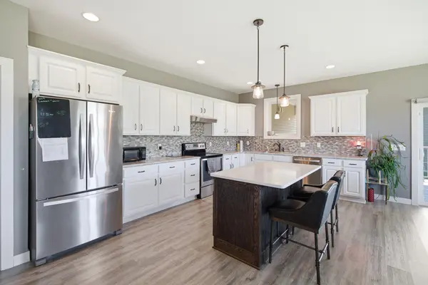 820 Fieldcrest DR, Mankato, MN 56001