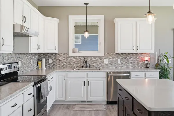 820 Fieldcrest DR, Mankato, MN 56001