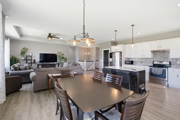 820 Fieldcrest DR, Mankato, MN 56001