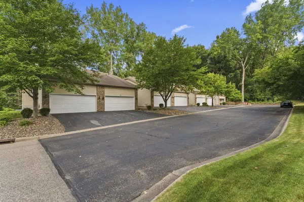 901 Oakwood Heights CIR #7, Eagan, MN 55123
