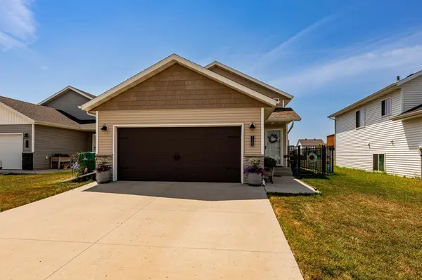725 Prairie AVE, Horace, ND 58047