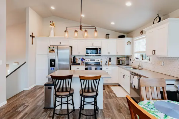 725 Prairie AVE, Horace, ND 58047