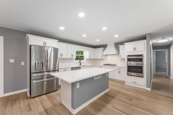 300 Viking DR, Mankato, MN 56001