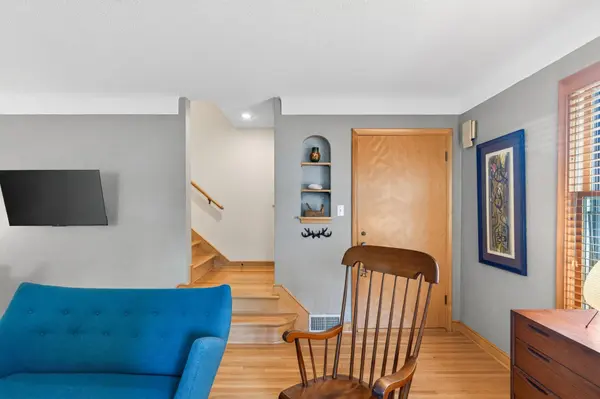 444 Lexington Pkwy S #2, Saint Paul, MN 55105