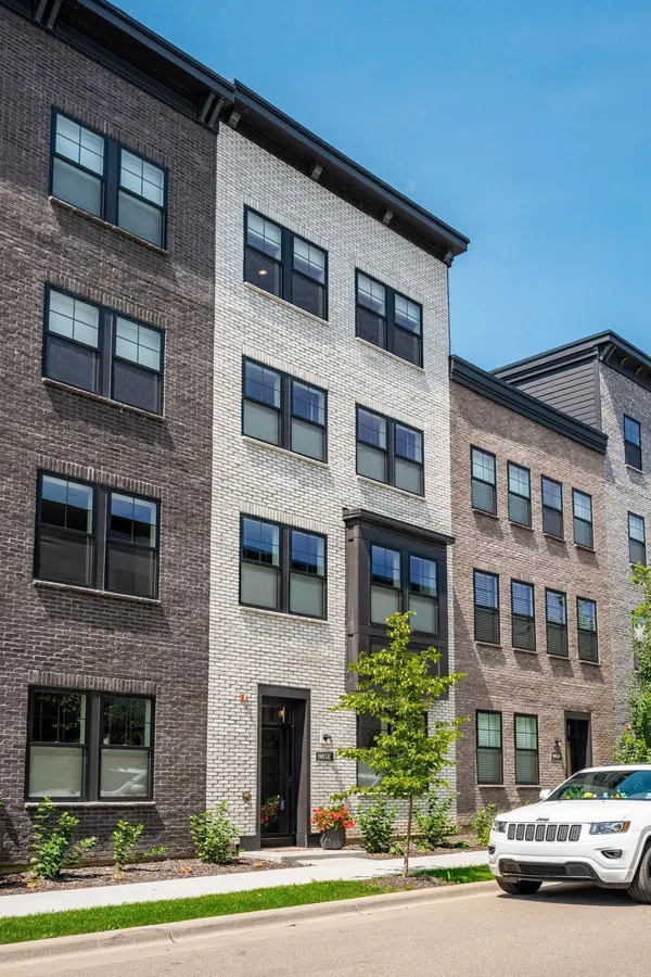 905 Woodlawn AVE, Saint Paul, MN 55116