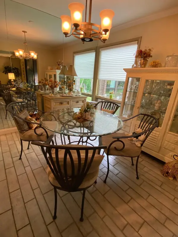 6075 Lincoln DR #201, Edina, MN 55436