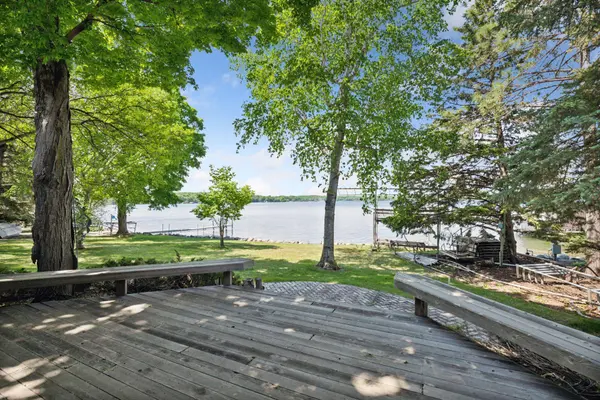 28235 Boulder Cir, Shorewood, MN 55331