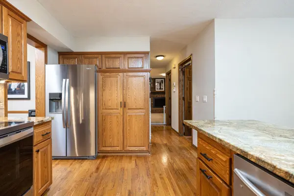 6991 Raven CT, Eden Prairie, MN 55346