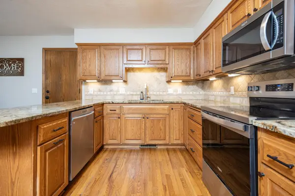 6991 Raven CT, Eden Prairie, MN 55346