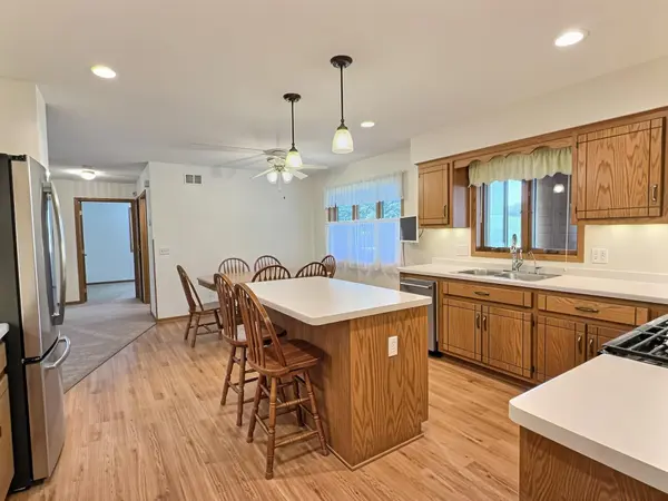 10 George ST E, Maple Lake, MN 55358