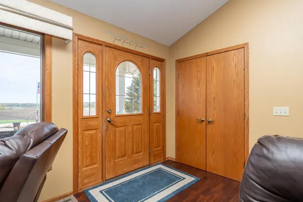 7195 County Road 10 E, Chaska, MN 55318