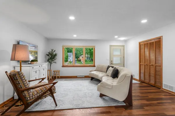 1347 Mackubin ST, Saint Paul, MN 55117
