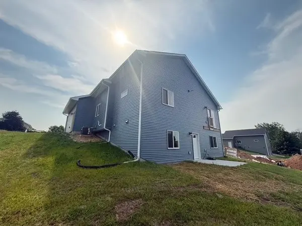 206 Blackhawk DR, Woodville, WI 54028