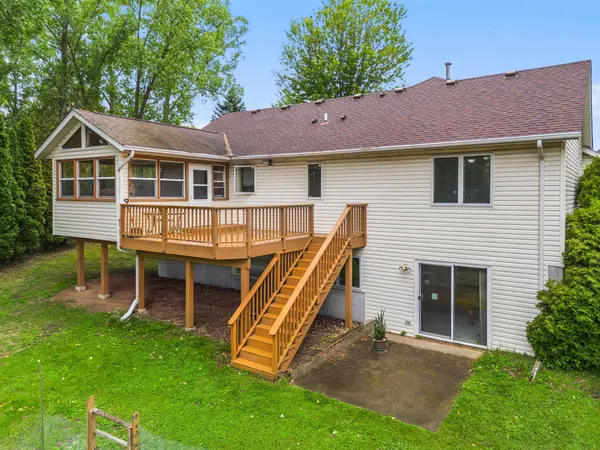 1242 Myrtle ST N, Maplewood, MN 55119