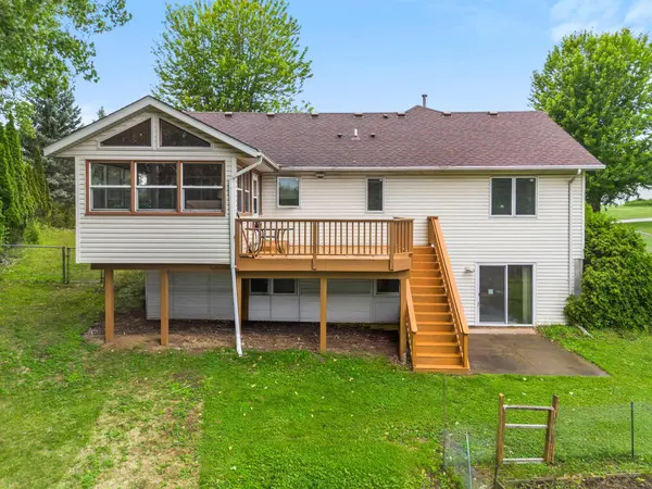 1242 Myrtle ST N, Maplewood, MN 55119