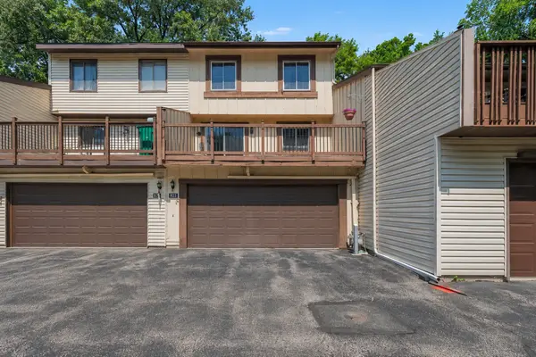 293 River Woods LN, Burnsville, MN 55337