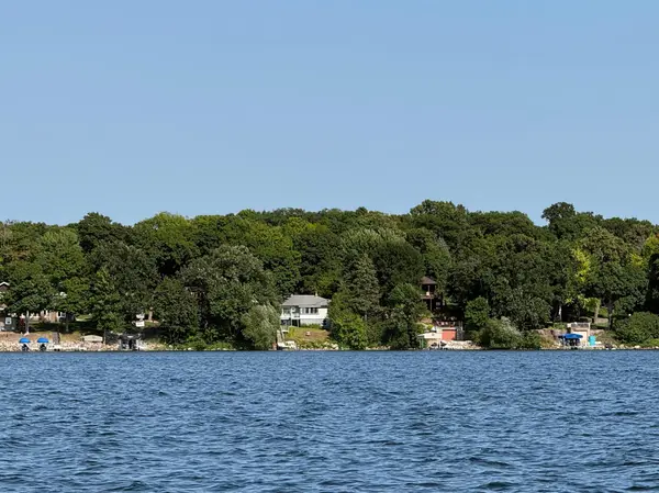 1360 E Shore DR, Detroit Lakes, MN 56501