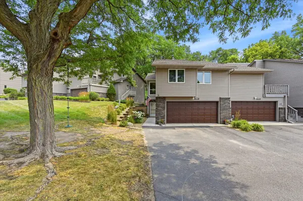 674 Dorland RD S, Maplewood, MN 55119