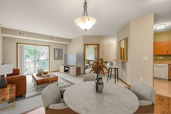 114200 Hundertmark #110, Chaska, MN 55318