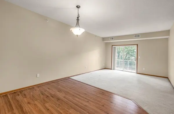 114200 Hundertmark #110, Chaska, MN 55318