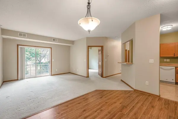 114200 Hundertmark #110, Chaska, MN 55318