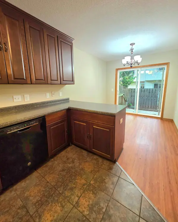 1527 Aspen DR, Eagan, MN 55122