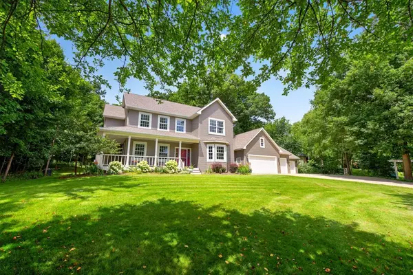 6907 Bluff LN NW, Rochester, MN 55901