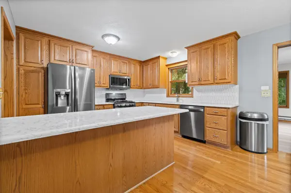 2082 Cowern PL E, North Saint Paul, MN 55109
