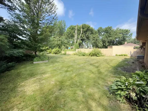 4497 S Oak Leaf CT, Vadnais Heights, MN 55127
