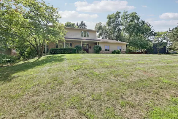 8359 Amsden Ridge DR, Bloomington, MN 55438