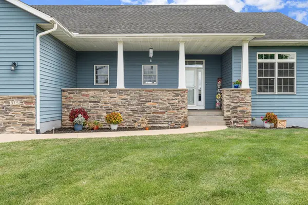 375 Hickory LN NE, Owatonna, MN 55060