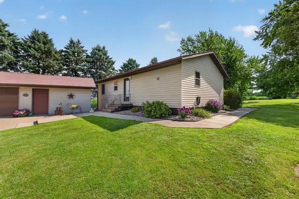 22968 County 25 RD, Plainview, MN 55964