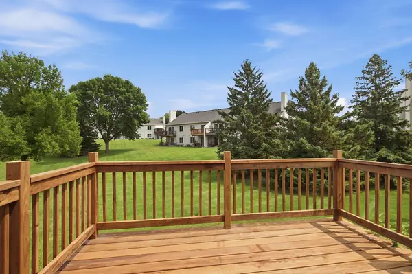 9816 Zinnia LN N, Maple Grove, MN 55369