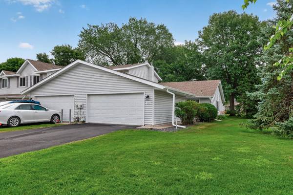 422 95th LN NE, Blaine, MN 55434
