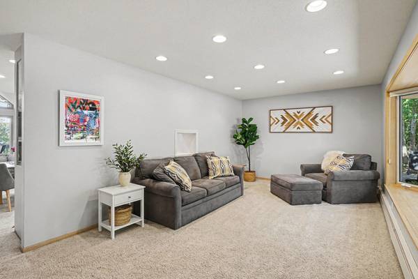 277 Highland DR, Chaska, MN 55318