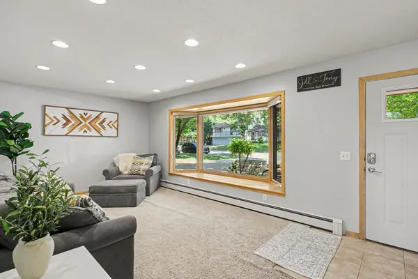 277 Highland DR, Chaska, MN 55318